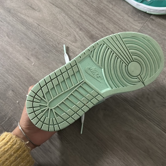 Nike Air Jordans Mint colour - Picture 4 of 5